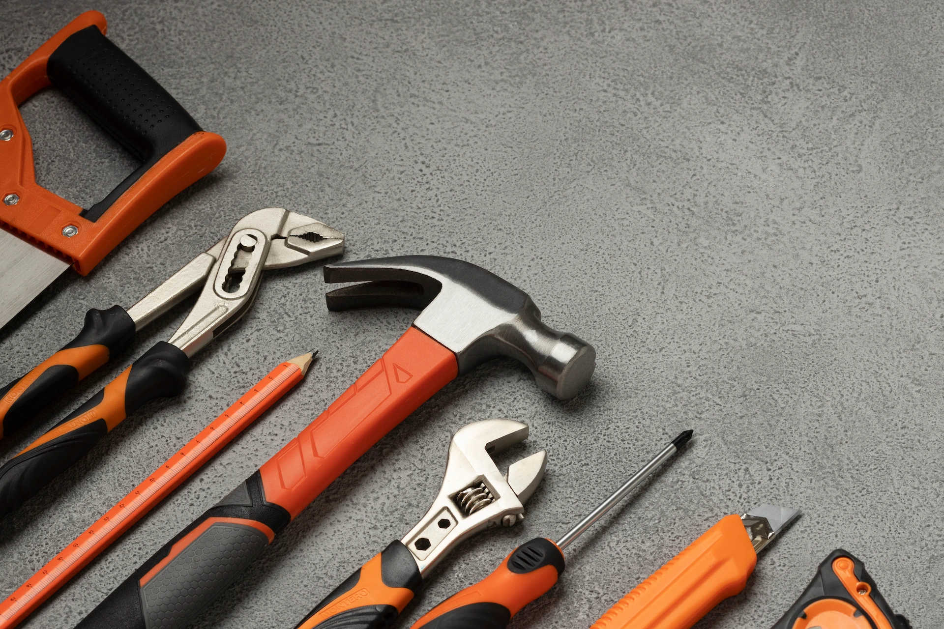 view-steel-hammer-with-other-construction-elements-tools (2)